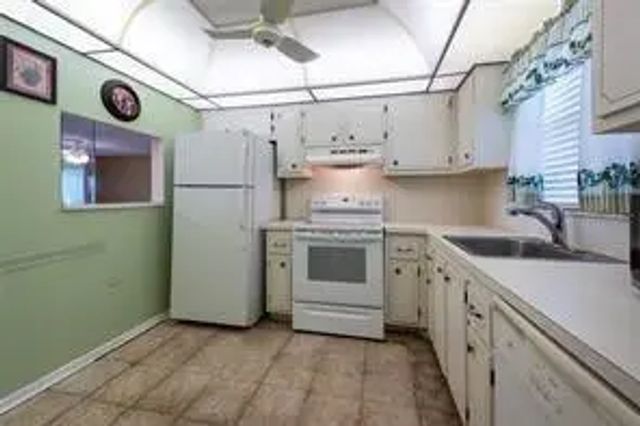 3 of 5 - 8590 Sunrise Lakes Boulevard #107, Sunrise, FL