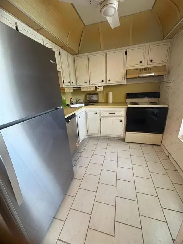 4 of 10 - 6001 Nw 61st Avenue #105, Tamarac, FL