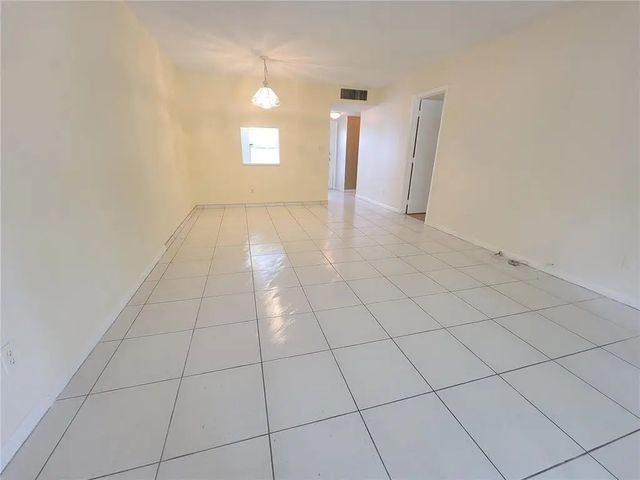 4 of 9 - 6000 Nw 64th Avenue #205, Tamarac, FL