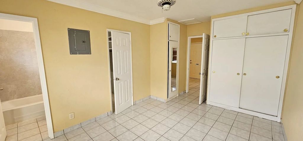 2211 Lincoln Street #11, Hollywood