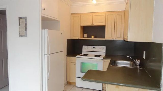 2 of 8 - 2211 Lincoln Street #11, Hollywood, FL