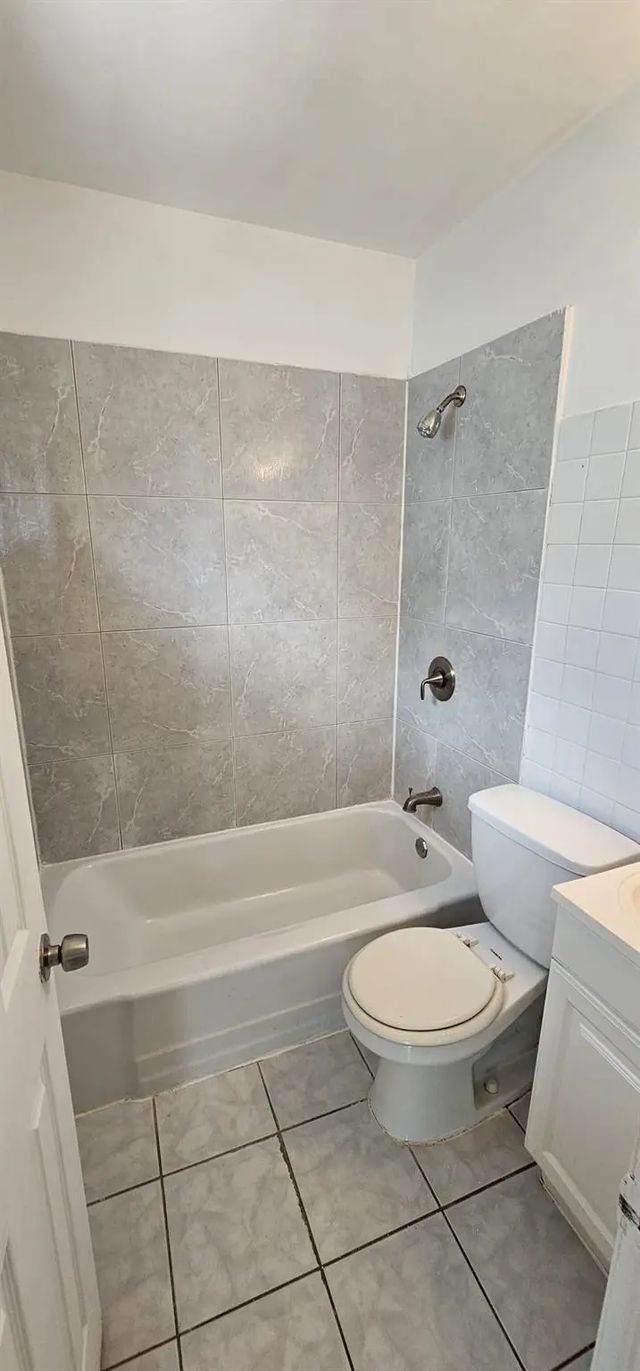 4 of 8 - 2211 Lincoln Street #11, Hollywood, FL
