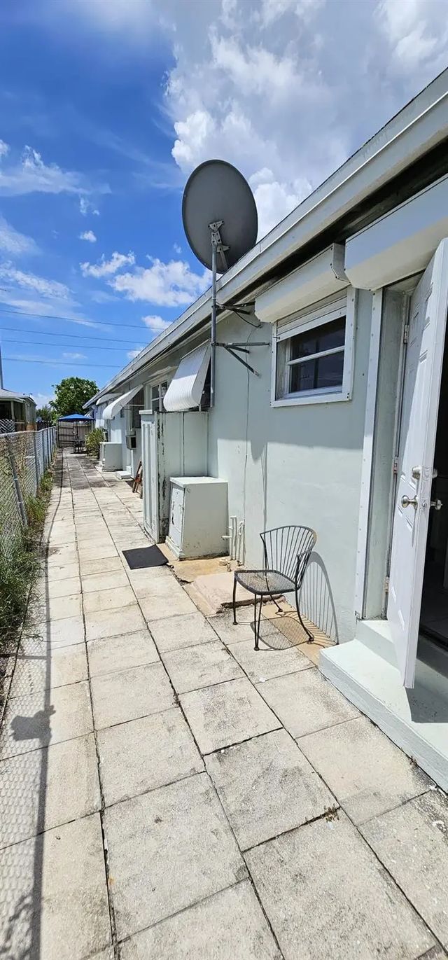 5 of 8 - 2211 Lincoln Street #11, Hollywood, FL