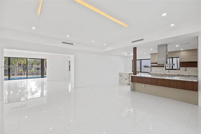 3 of 43 - 1200 Cleveland Road, Miami Beach, FL