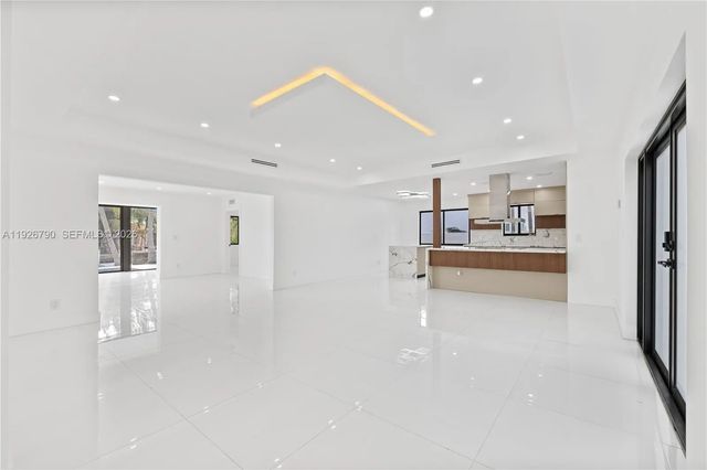 4 of 43 - 1200 Cleveland Road, Miami Beach, FL