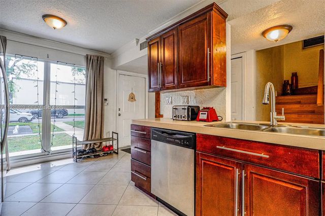3331 Farragut Street #8a, Hollywood