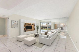 Photo of Listing #R11146086