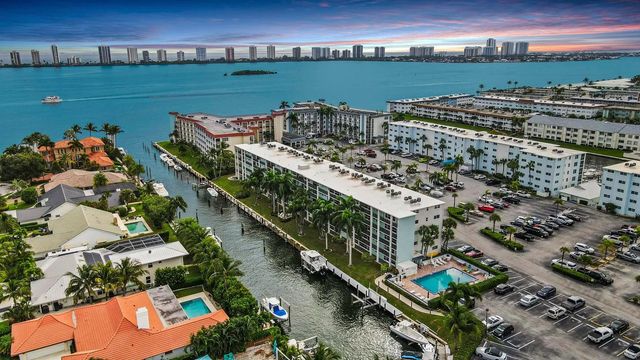 109 Paradise Harbour Boulevard #409, North Palm Beach
