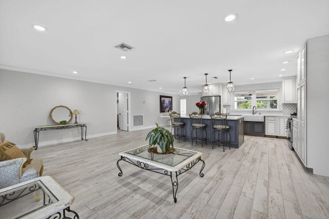 Photo of Listing #R11146161