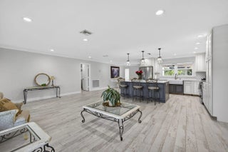 Photo of Listing #R11146161