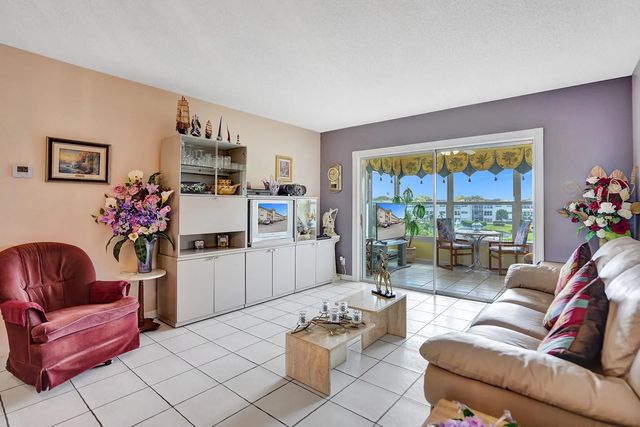 4 of 36 - 4800 Nw 35th Street #612, Lauderdale Lakes, FL