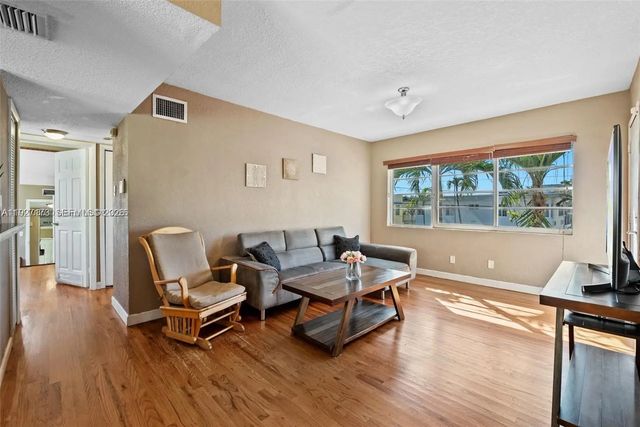 3 of 23 - 8345 Byron Avenue #6, Miami Beach, FL