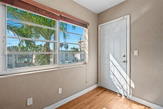 4 of 23 - 8345 Byron Avenue #6, Miami Beach, FL