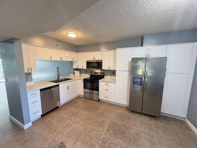 3 of 36 - 2202 S Cypress Bend Drive #101, Pompano Beach, FL