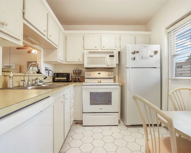 2 of 27 - 3500 Nw 48th Avenue #513, Lauderdale Lakes, FL