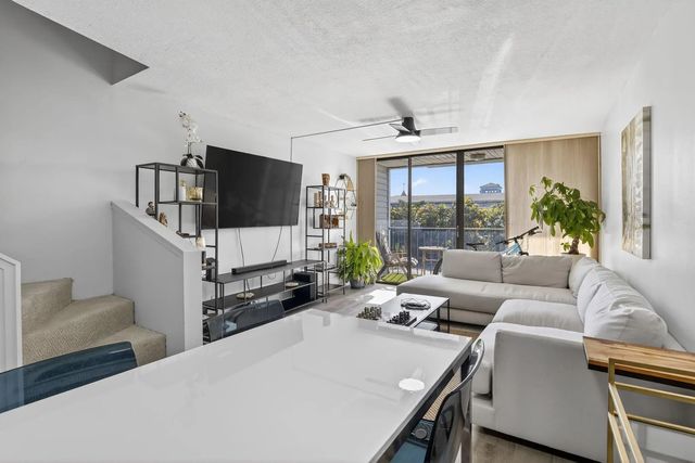 4 of 42 - 1531 Se 15th Street #7, Fort Lauderdale, FL