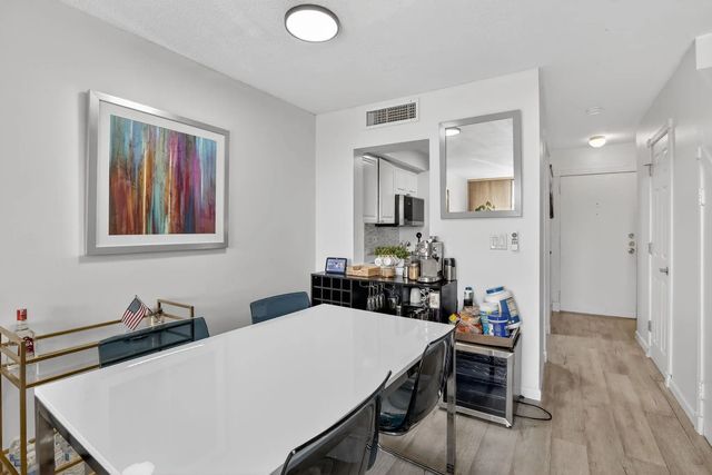 5 of 42 - 1531 Se 15th Street #7, Fort Lauderdale, FL