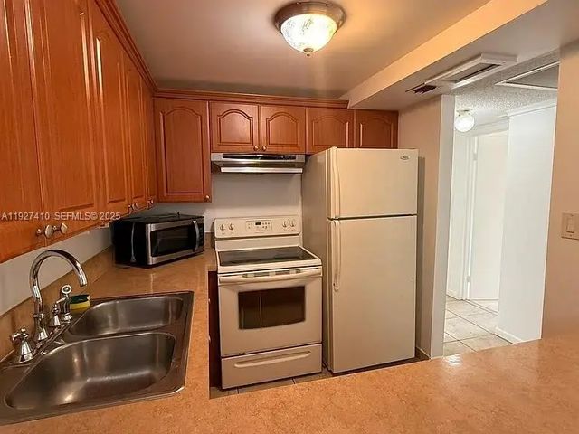 4 of 19 - 5855 Washington Street #91, Hollywood, FL