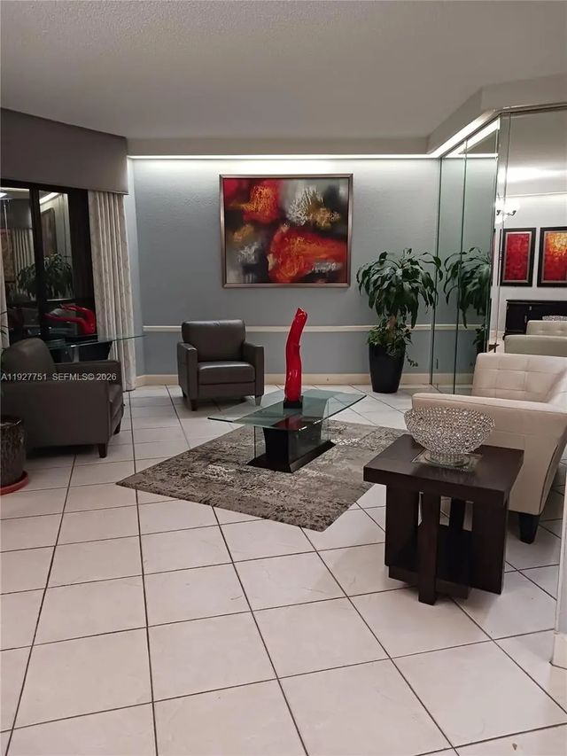 1000 Saint Charles Place #l2, Pembroke Pines