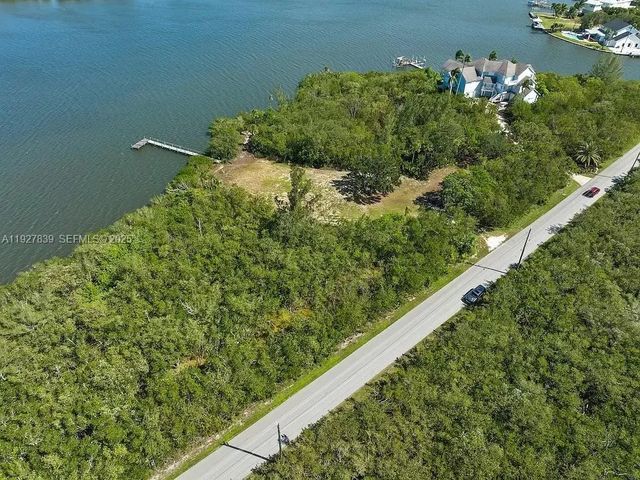 2 of 6 - 250 Live Oak Drive, Vero Beach, FL
