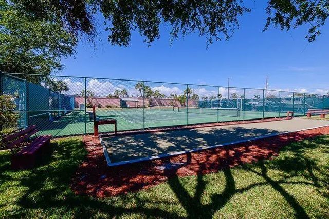 5 of 27 - 1200 Colonnades Drive #202, Fort Pierce, FL