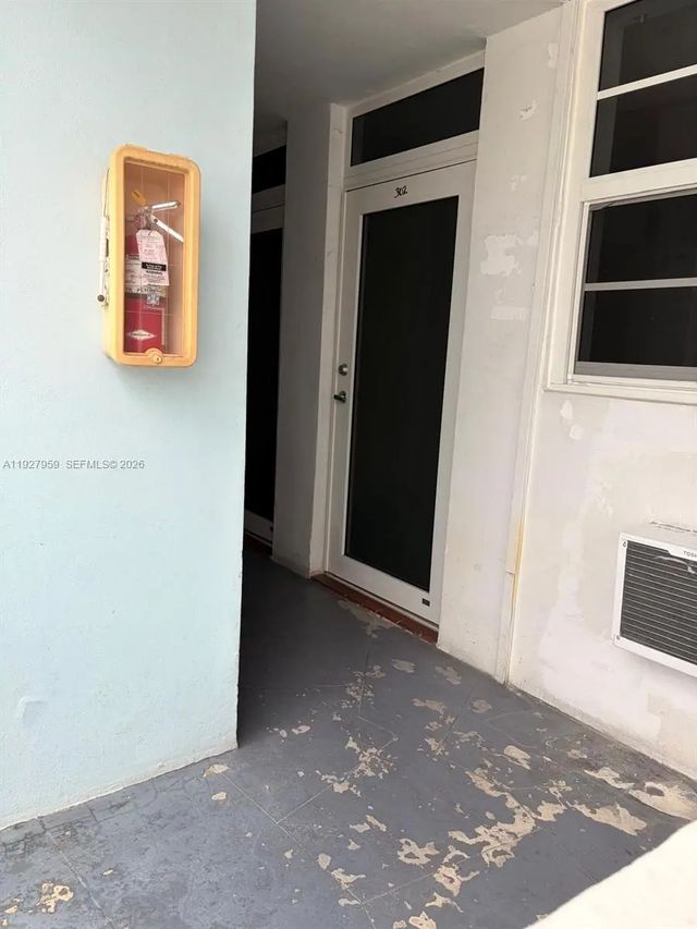 4 of 20 - 335 Collins Avenue #302, Miami Beach, FL