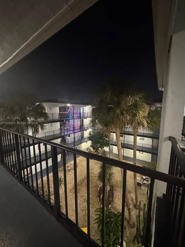 2800 Someset Drive #404, Lauderdale Lakes