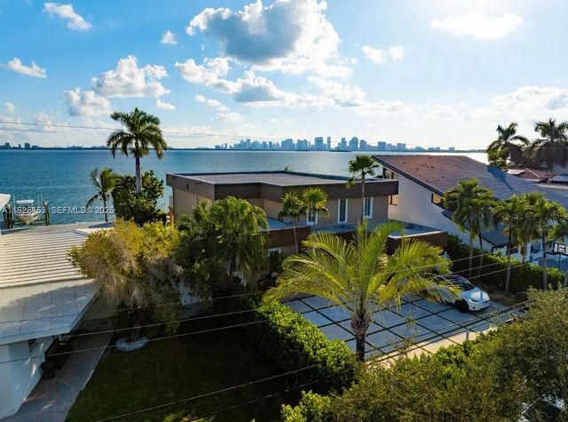3 of 14 - 1500 S Treasure Drive, North Bay Village, FL