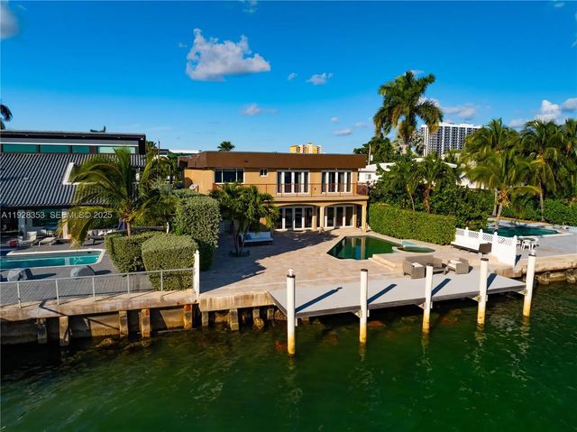 4 of 14 - 1500 S Treasure Drive, North Bay Village, FL