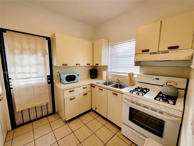 5 of 48 - 1872 Sw 9th Street, Miami, FL