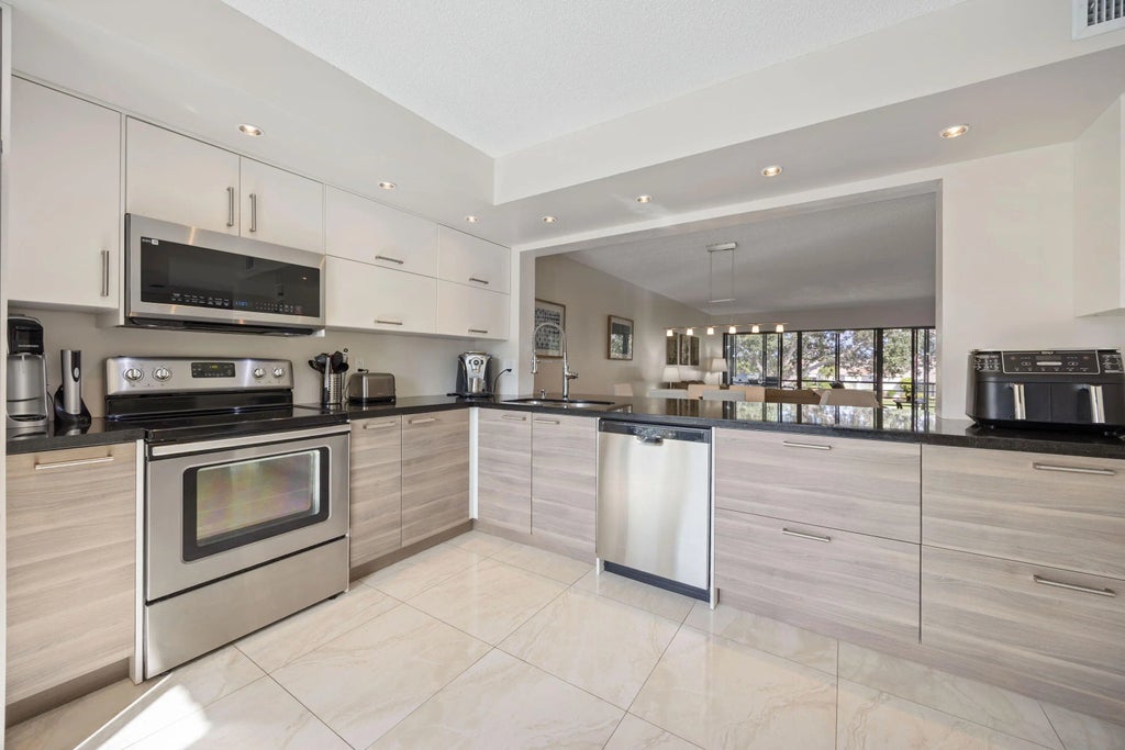 5659 Fairway Park Drive #203, Boynton Beach