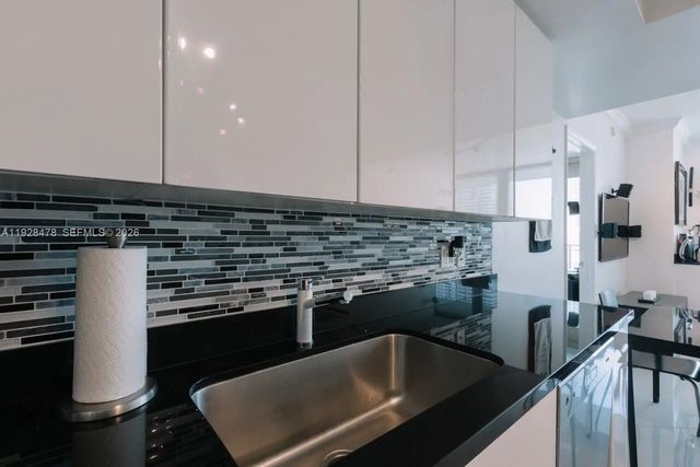 2 of 14 - 92 Sw 3rd Street #1512, Miami, FL