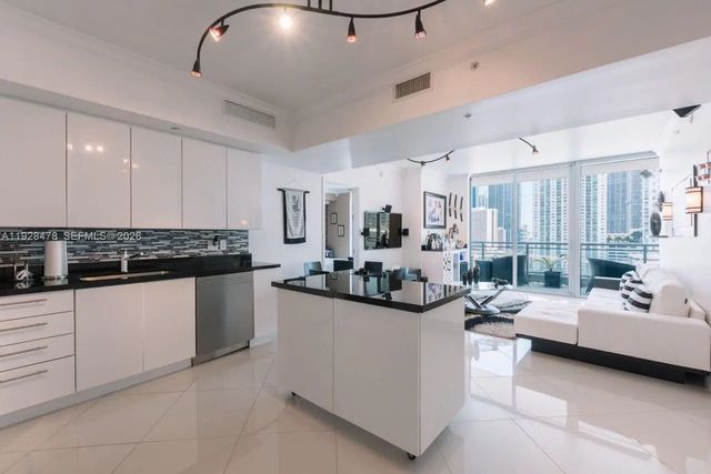 4 of 14 - 92 Sw 3rd Street #1512, Miami, FL
