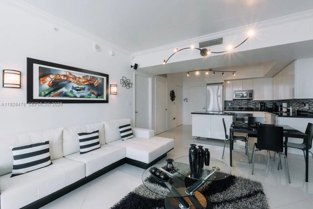 5 of 14 - 92 Sw 3rd Street #1512, Miami, FL