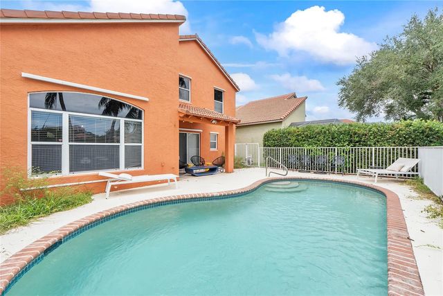 2 of 34 - 4020 Dorado Drive, Riviera Beach, FL