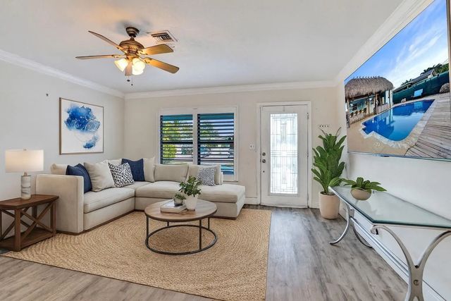 4 of 28 - 4221 Ne 13th Avenue, Oakland Park, FL