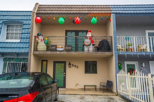 895 W 80th Place, Hialeah