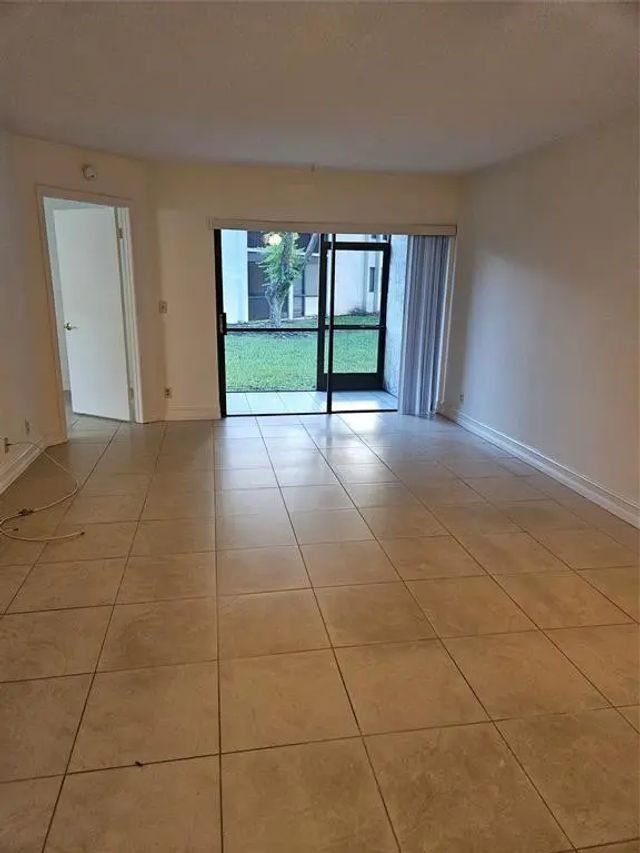 5583 Courtyard Drive #5583, Margate