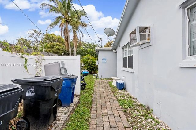 5 of 15 - 923 Se 2nd Avenue #1-6, Hallandale Beach, FL