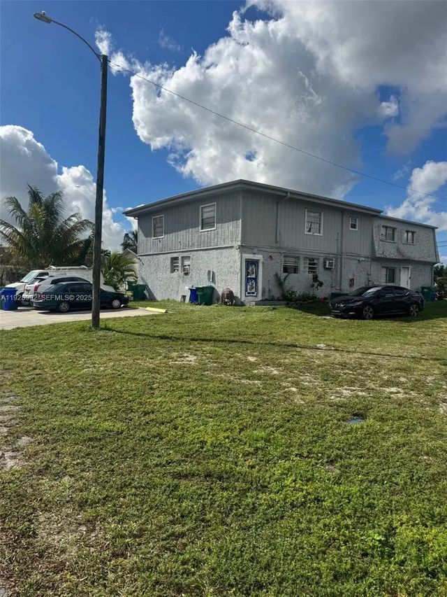 5 of 8 - 1410 Sw 44th Avenue #1-5, Fort Lauderdale, FL