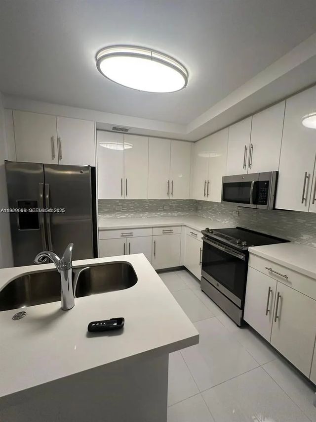 3 of 8 - 2651 Ne 212th Terrace #400, Miami, FL