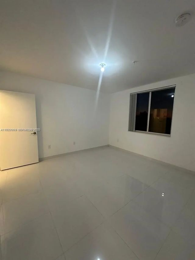 4 of 8 - 2651 Ne 212th Terrace #400, Miami, FL