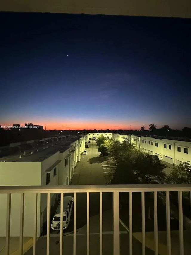 5 of 8 - 2651 Ne 212th Terrace #400, Miami, FL