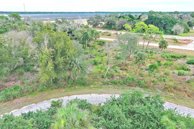 171 Carousel Avenue, LaBelle