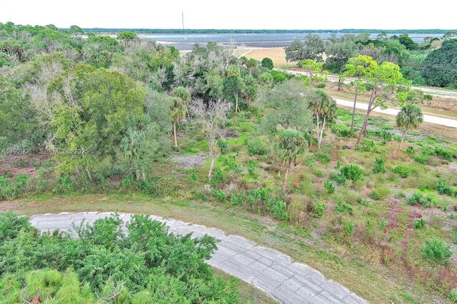 3 of 22 - 171 Carousel Avenue, LaBelle, FL