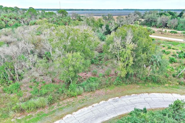 3 of 21 - 173 Carousel Avenue, LaBelle, FL