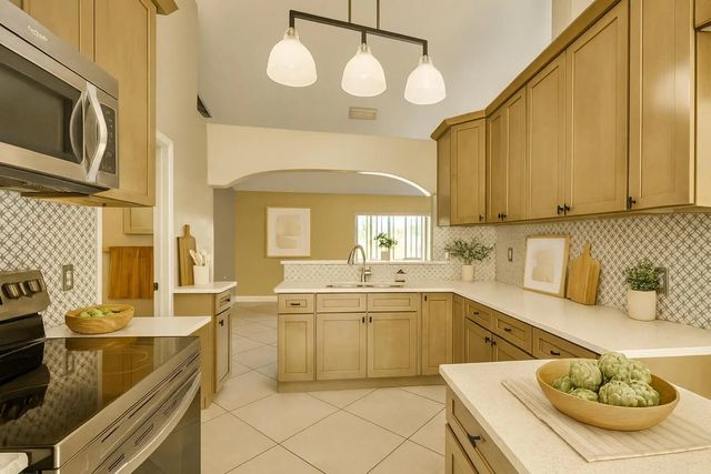 5 of 25 - 1407 Se Grapeland Avenue, Port St. Lucie, FL