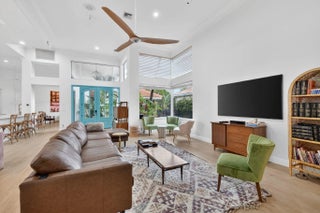 Photo of Listing #R11147024