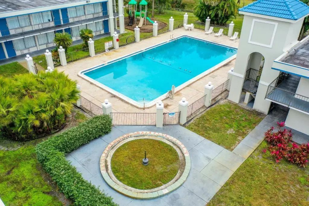 4645 N Socrum Loop Road #101, Lakeland