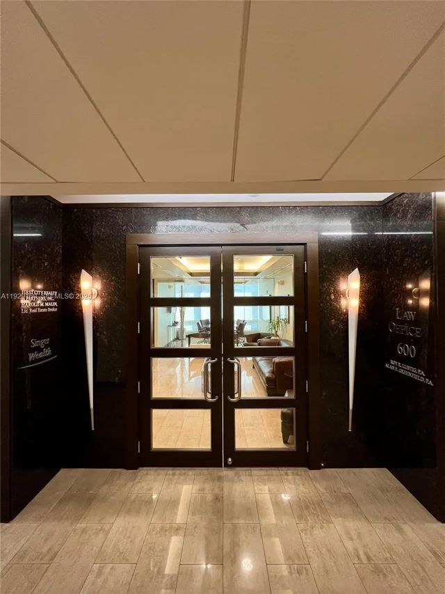 5 of 15 - 20900 Ne 30 Th Avenue, Aventura, FL